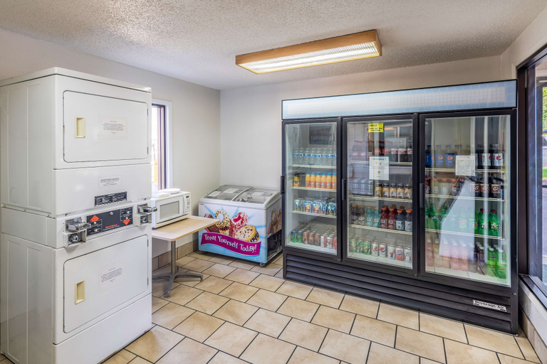 Food & Drinks 5, Motel 6 Clarkston, WA, Asotin