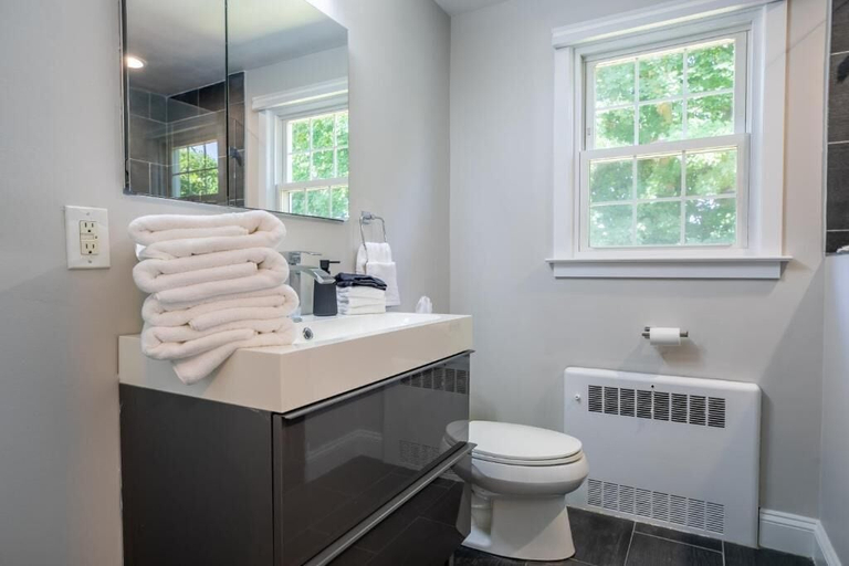 Bathroom, Family Cottage with 4 King Beds, Fairfield