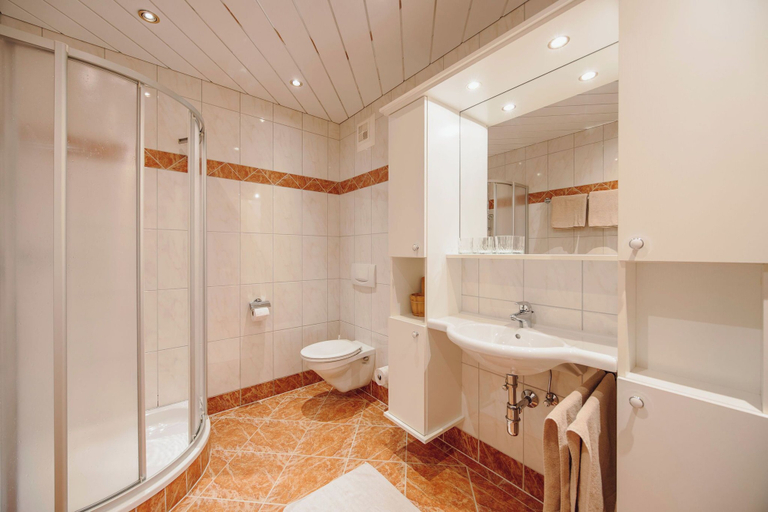 Bathroom 4, Lerchs Landhotel, Sankt Johann im Pongau