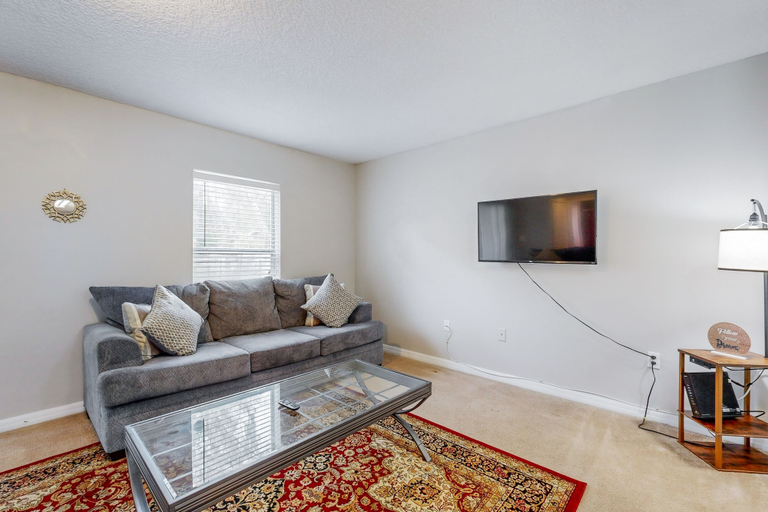 Living area 4, Royal Retreat With Enclosed Yard and Screened in Back Patio, Duval