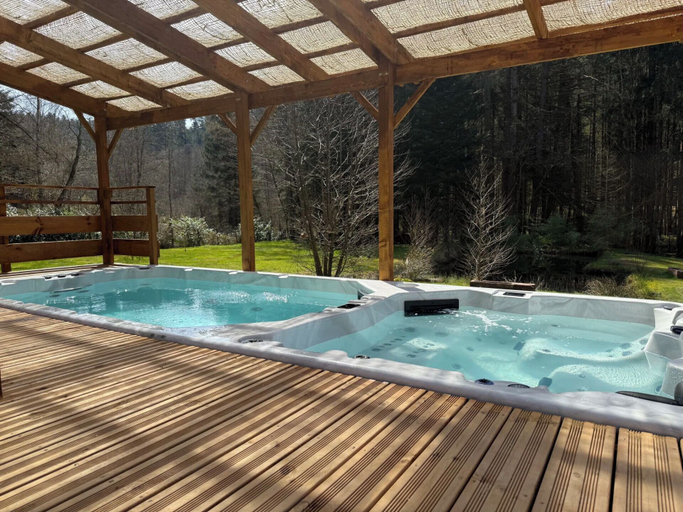 Outdoor spa tub, L'écrin de la forêt, Vosges