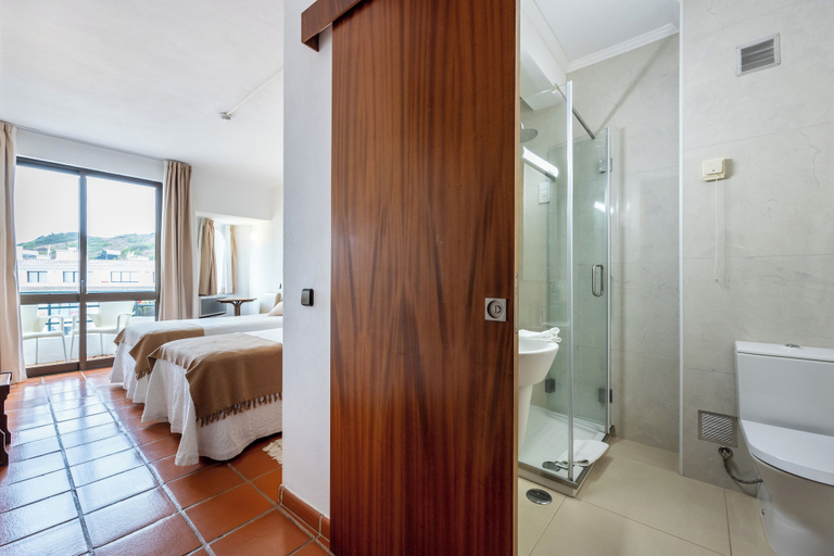 Bathroom 5, Salema Beach Hotel, Vila do Bispo