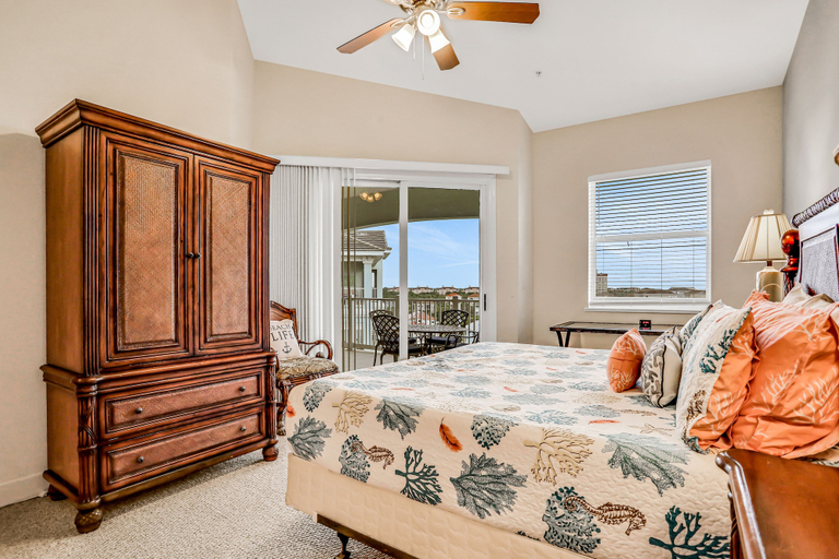 Room 4, Dog-friendly Condo on the Golf Course With Ocean View, Pools, gym & Beach Access, Flagler