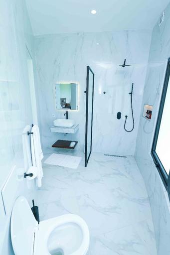 Bathroom 2, AMAZING GRACE HOTEL, Abomey-Calavi
