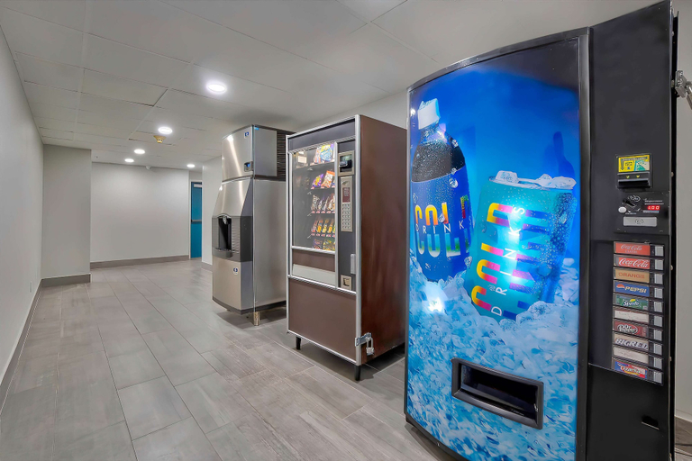 Food & Drinks 5, Motel 6 Denison, TX, Grayson