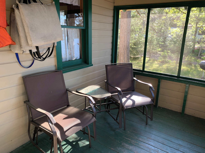 Terrace/patio, Gresham Shores - Lil' Sunfish - PET Friendly, Vilas