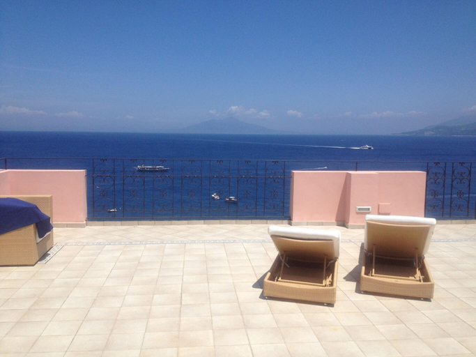 Exterior & Views 2, Capri Inn, Napoli