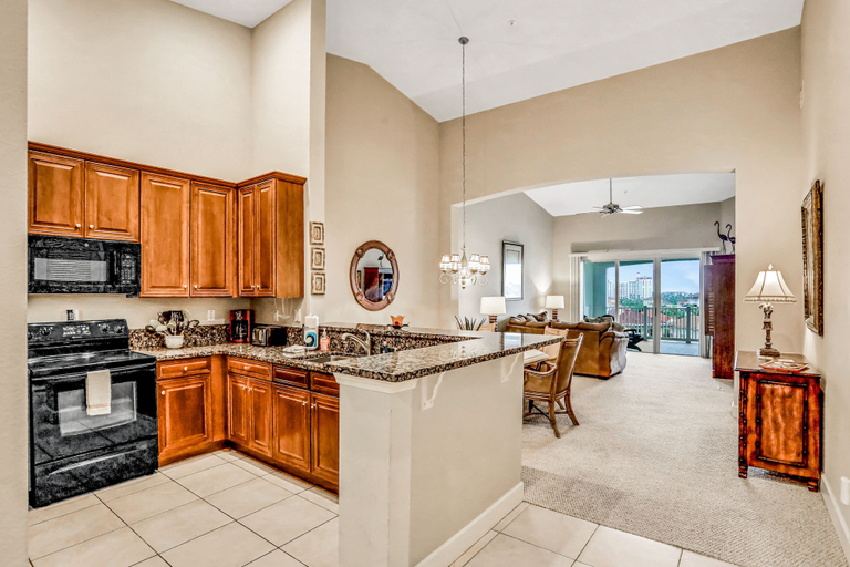 Interior 2, Dog-friendly Condo on the Golf Course With Ocean View, Pools, gym & Beach Access, Flagler