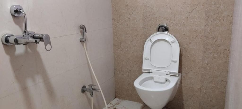 Bathroom 3, Shan Aqua Tulip, Kolkata
