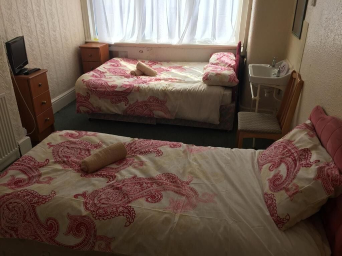 Bedroom 5, MIdway Hotel, Blackpool