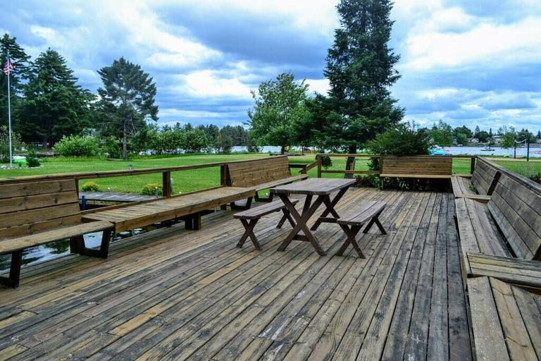 Outdoor dining 4, Nitschke's Resort Cabin #15, Oneida