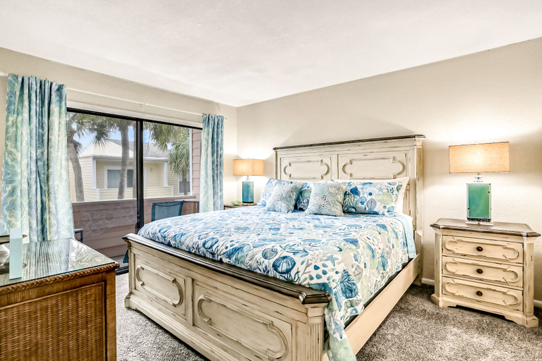 Room 2, Oceanfront Condo With Pool, Grill, Central AC, Washer/dryer, & Snowbird Friendly, Saint Johns