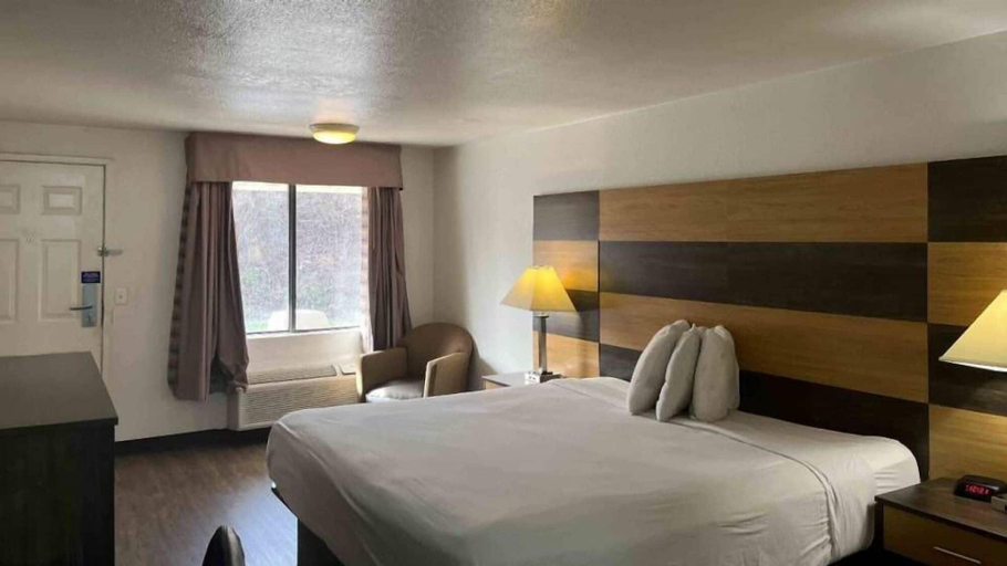 Bedroom 3, Motel 6 Cross Lanes, WV - Goff Mountain Rd, Kanawha
