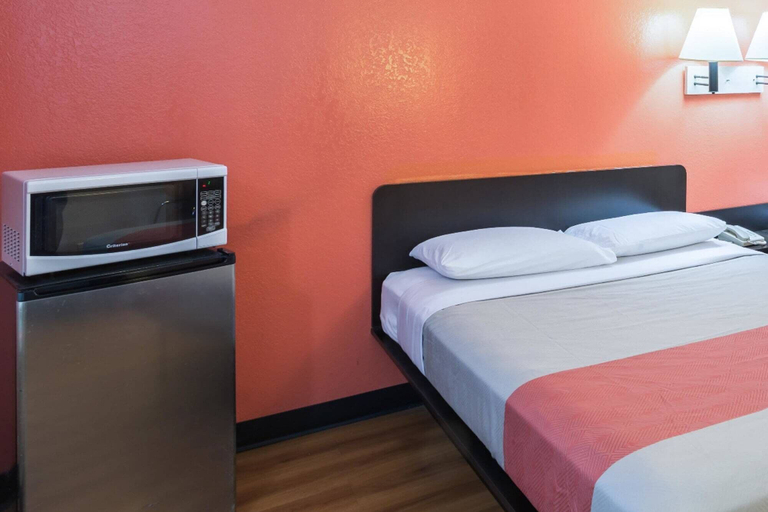 Bedroom 2, Motel 6 Joliet I-80, Will