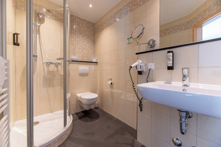 Bathroom 5, ParkHotel Fulda, Fulda