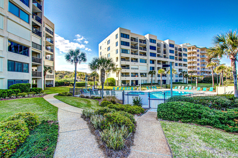 Exterior 5, Oceanfront Condo With Pool & Tennis - Balcony, AC, Wifi & Washer/dryer, Nassau