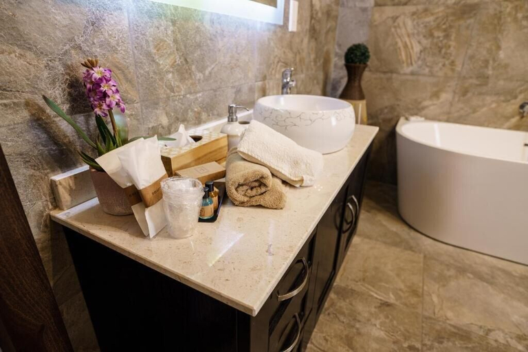 Bathroom 3, Ajuga Luxury Boutique B&B