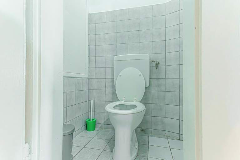 Shared bathroom 4, Modern Stay in the Heart of the City, Wien