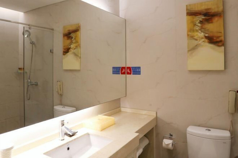 Bathroom 3, Xing Lin Wan Hotel, Xiamen