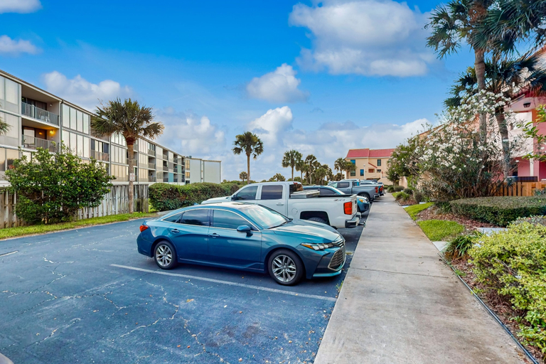 Parking 3, Patio Condo in Oceanfront Community w/ Pool Walk to Beach, Saint Johns