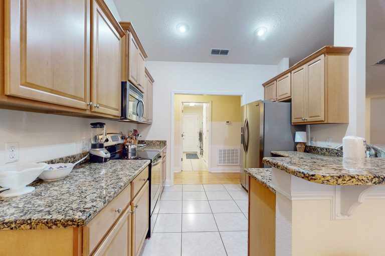 Private kitchen 4, Spacious Home With Private Pool,spa, Gas Grill and Patio, Flagler