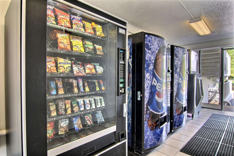 Food & Drinks 5, Motel 6 Middleburg Heights, OH - Cleveland, Cuyahoga