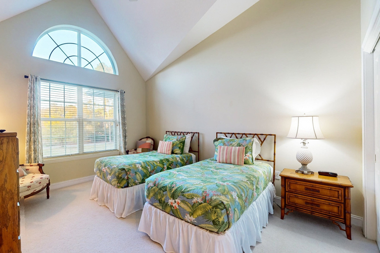 Room 3, Spacious Condo With Pool, hot tub and Private Washer/dryer, Saint Johns