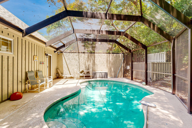 Pool, Spacious Home With Patio, Deck, Private Outdoor Pool, & Beach Access, Nassau