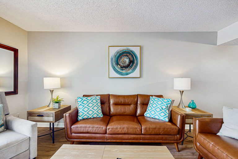 Living area 5, Sun-kissed Condo in Prime Location W/shared Pool, Private W/d, Free Wifi, AC, Nassau