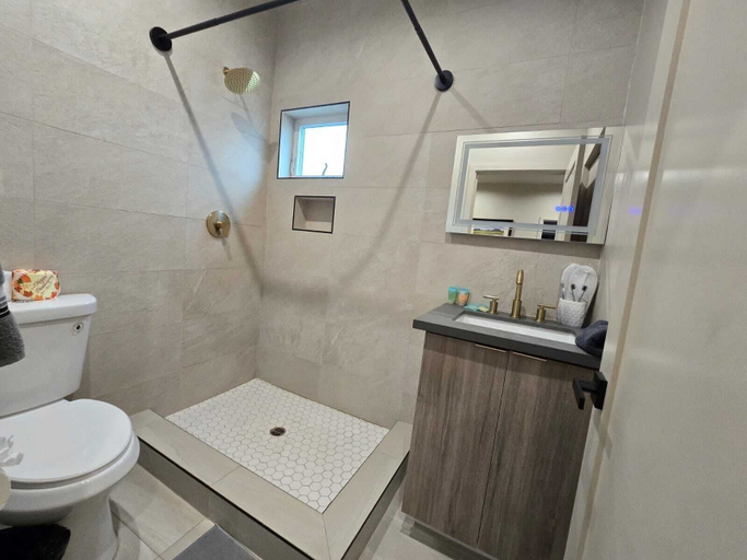 Bathroom 2, Modern Townhomes Minutes from Downtown LA, Los Angeles