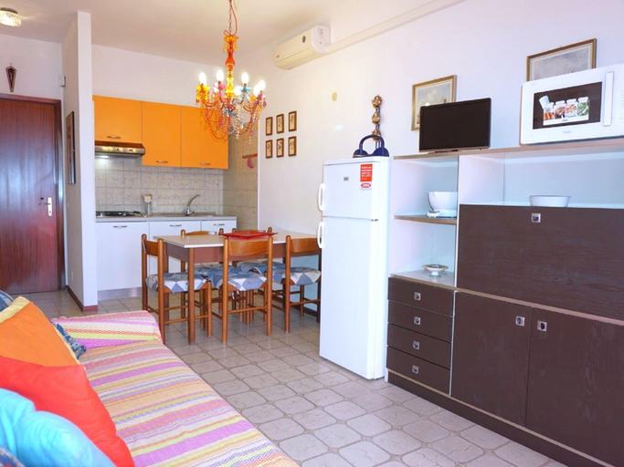 4, Apartment in Caorle near Sandy Beaches, Venezia
