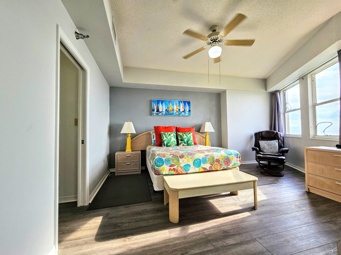 Room 4, Breathtaking 5th Floor Ocean Views. Corner Unit Wraparound Balcony! 3 Pools, Flagler
