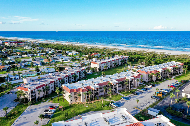 Exterior 4, Dreamy Oasis on the Beach With Balcony, Pools, gym & Ocean View - Dog-friendly, Saint Johns