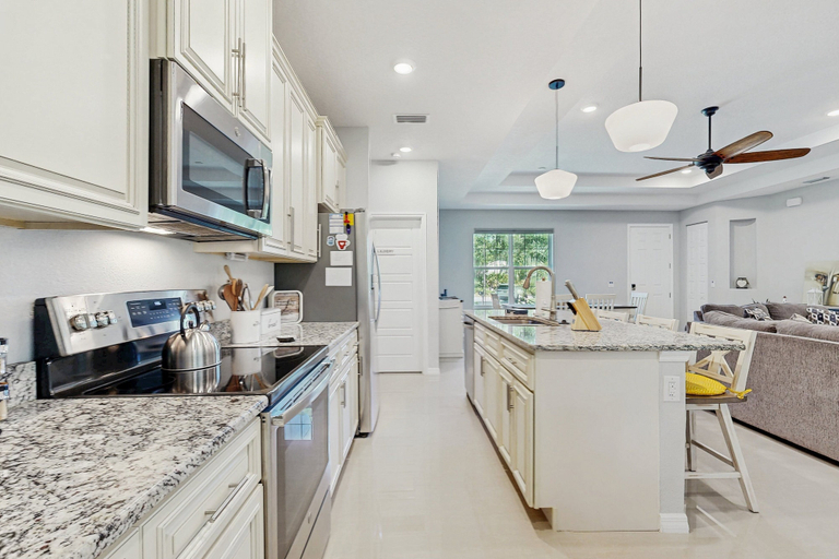 Private kitchen 4, Spacious House With Private Covered Patio, Work Station, Full Kitchen and Grill, Flagler
