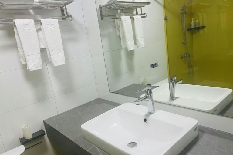 Bathroom 5, Baoli Hotel, Yongzhou
