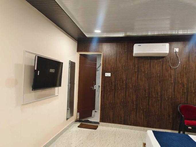 Room 5, Laxmi Vilas, Varanasi