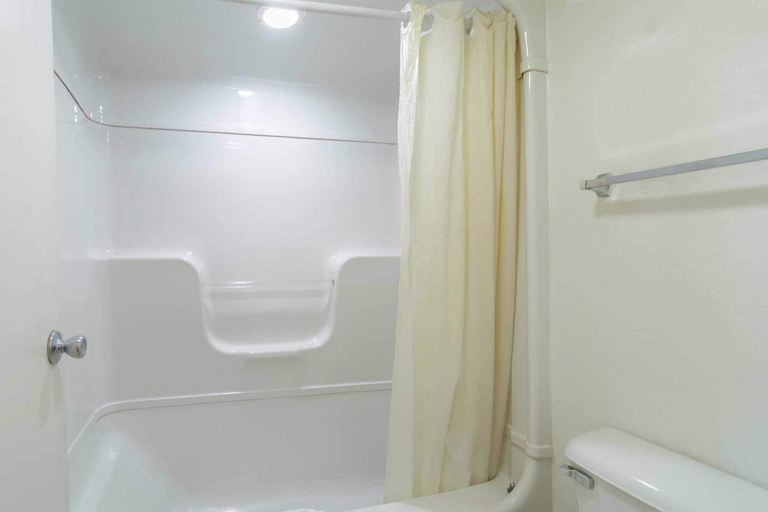 Bathroom 5, Motel 6 Joliet I-80, Will