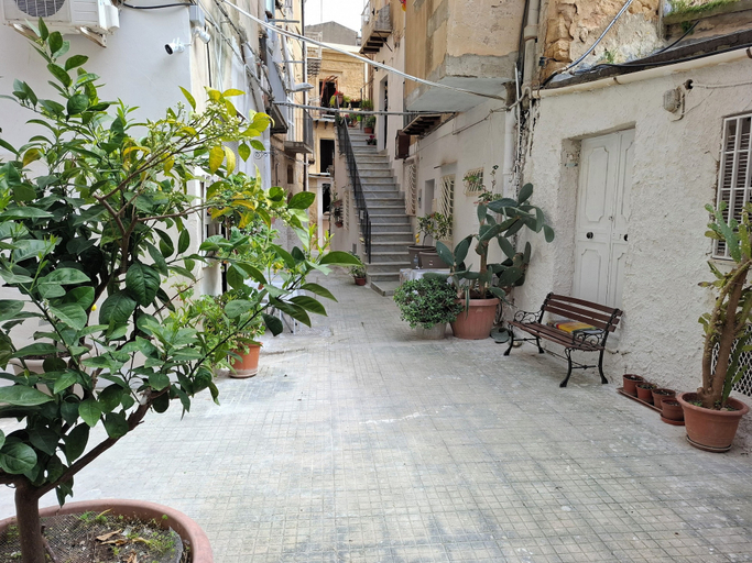 Front of property 3, B&B Le Lumìe City Center, Agrigento