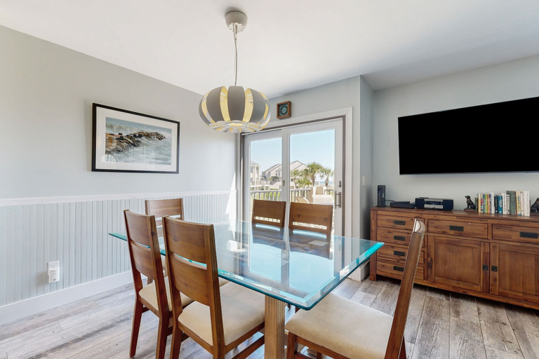 Interior 4, Lovely Oceanfront Townhouse in Summer Beach Village W/shared Pool, Central AC, Nassau