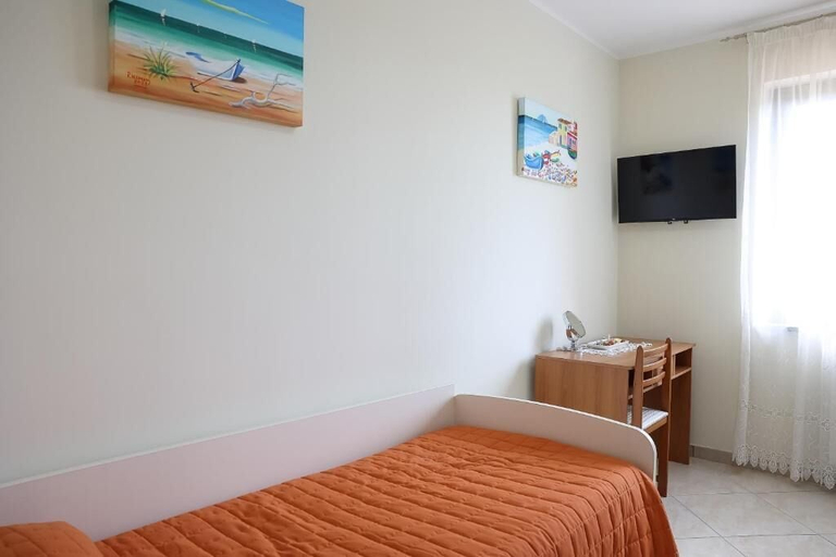 Bedroom 2, Tenuta Albachiara, Messina