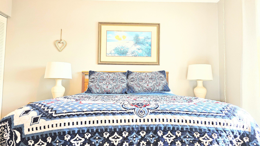 Room 3, Casatawaves Ocean View Villa Awesome Resort Pools! Trolley!, Saint Johns