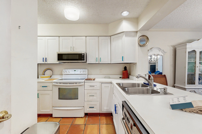 Private kitchen 2, Spacious 3br/3ba Dog-friendly Condo With Pool - Fernandina Beach Access, Nassau