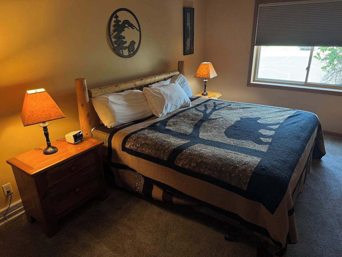 Room 3, Island Cove #9 - On Minocqua Lake, Oneida
