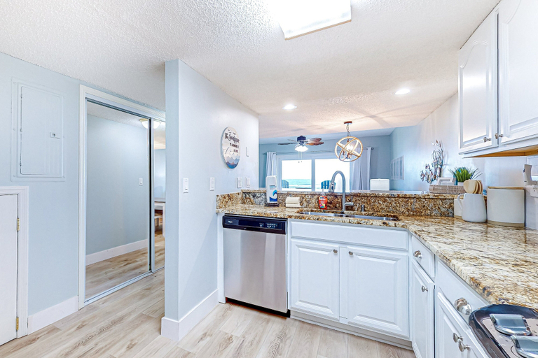 Private kitchen 5, Oceanfront Rental With Amazing Views, Beach Access, Pools, Tennis & Pickleball, Saint Johns