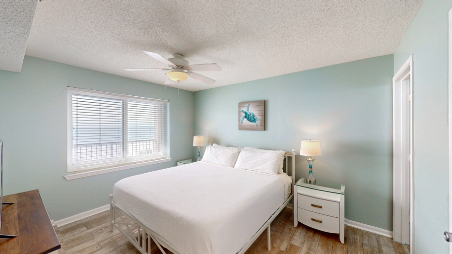 Room 5, 2br/2ba Beachfront Condo With Stunning Ocean Views + Heated Indoor/outdoor Pool, Baldwin