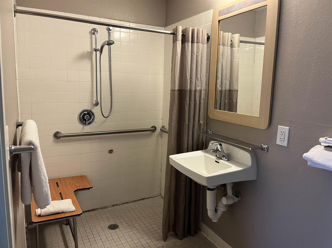 Bathroom 4, Motel 6 Elkton, MD, Cecil