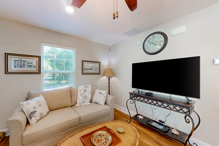 Living area 4, Charming Apartment With Beautiful Marsh Views and Shared Patio, Nassau