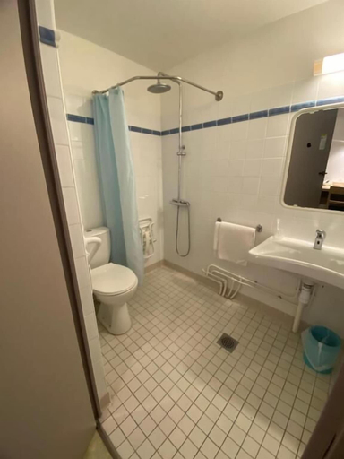 Bathroom 2, hôtel olympe, Bouches-du-Rhône