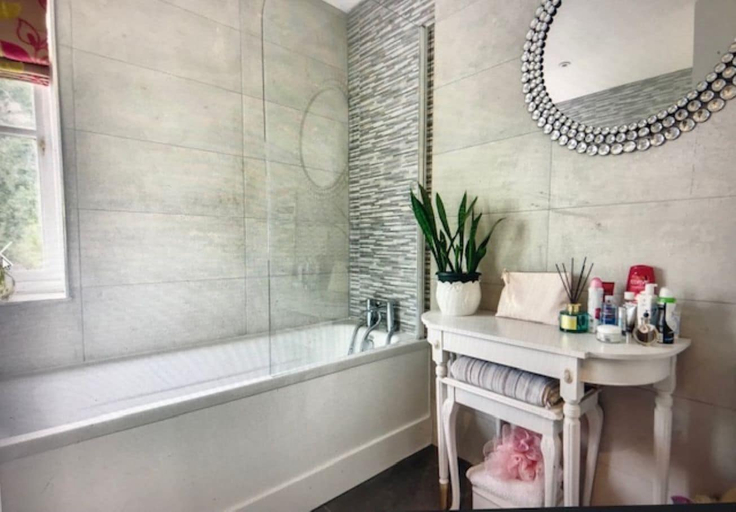 Bathroom, Flint Cottage, Hertfordshire