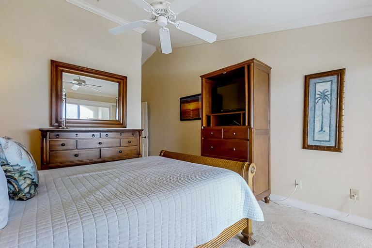 Room 2, Oceanfront, Gated Community Townhome With Private W/d, Beach & Pool Access, Nassau